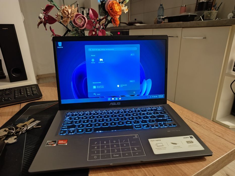 Laptop Asus 14" Ryzen 5000, 24gb ram, tst iluminata, win activ, 9.8/10