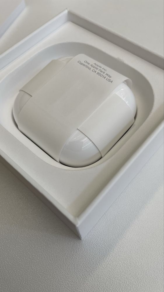 Airpods 4. Отворени, пробвами, но не използвани