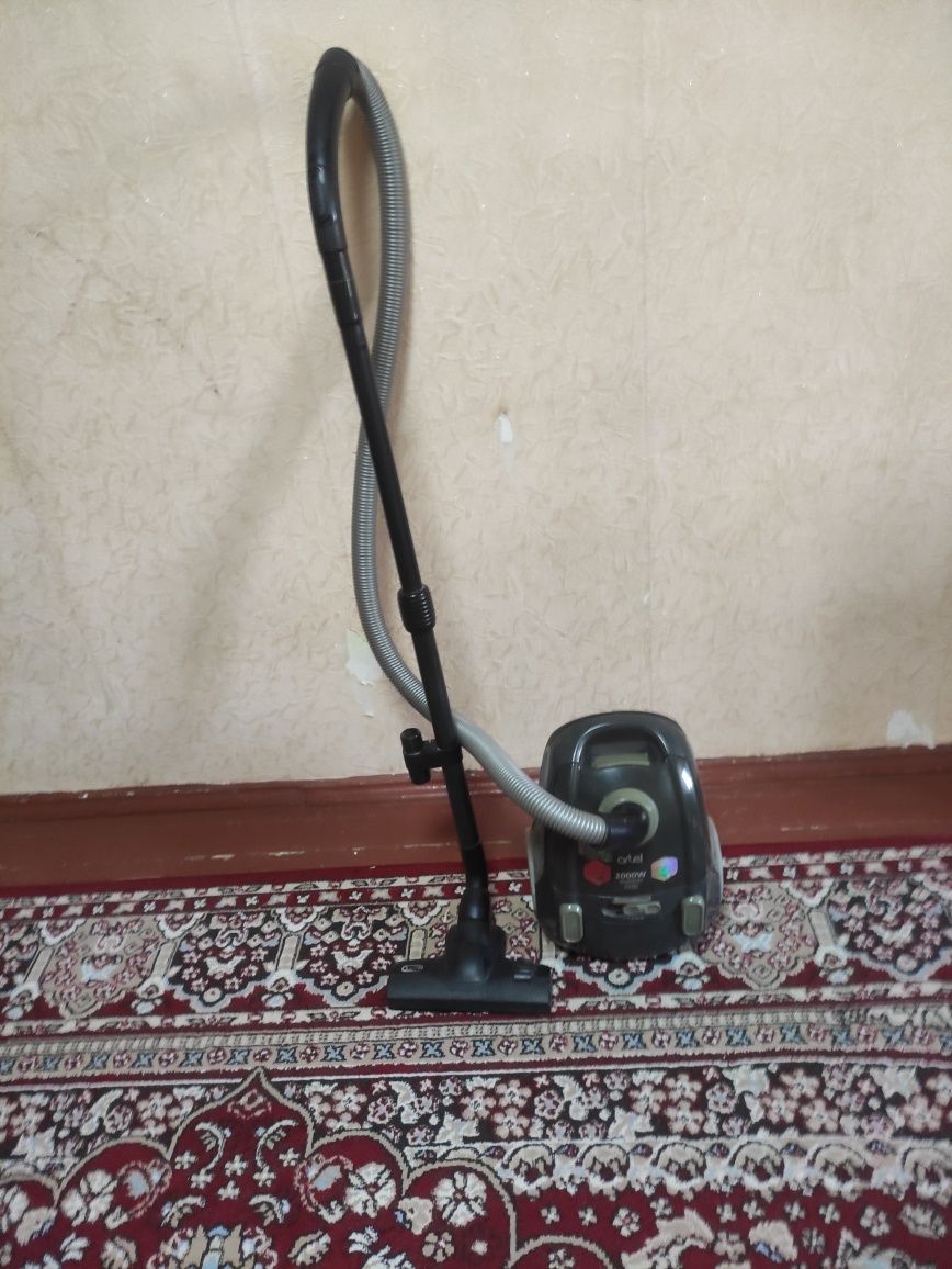 Продам пылесос artel