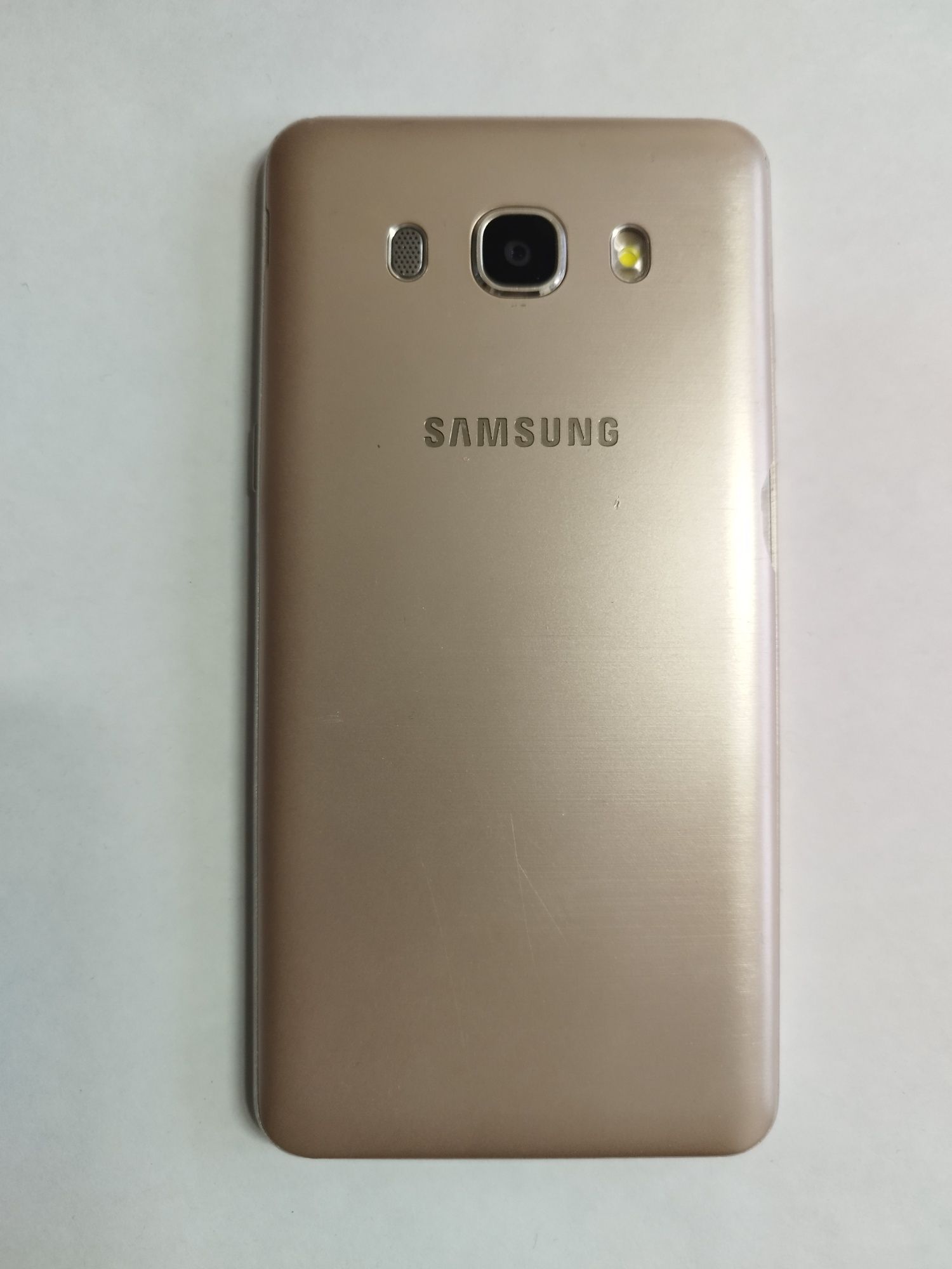 Телефон Samsung J5