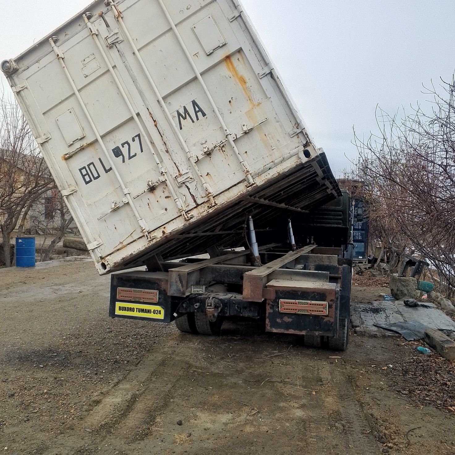 Kamaz Prisepi bilan sotiladi.