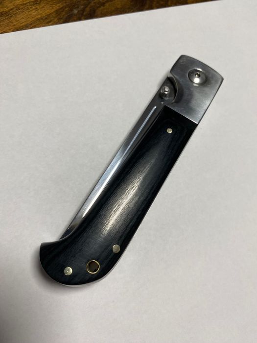 Сгъваем нож с текстилен калъф.