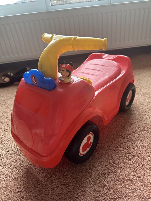 Masinuta ride-on Mickey Mouse in stare foarte buna
