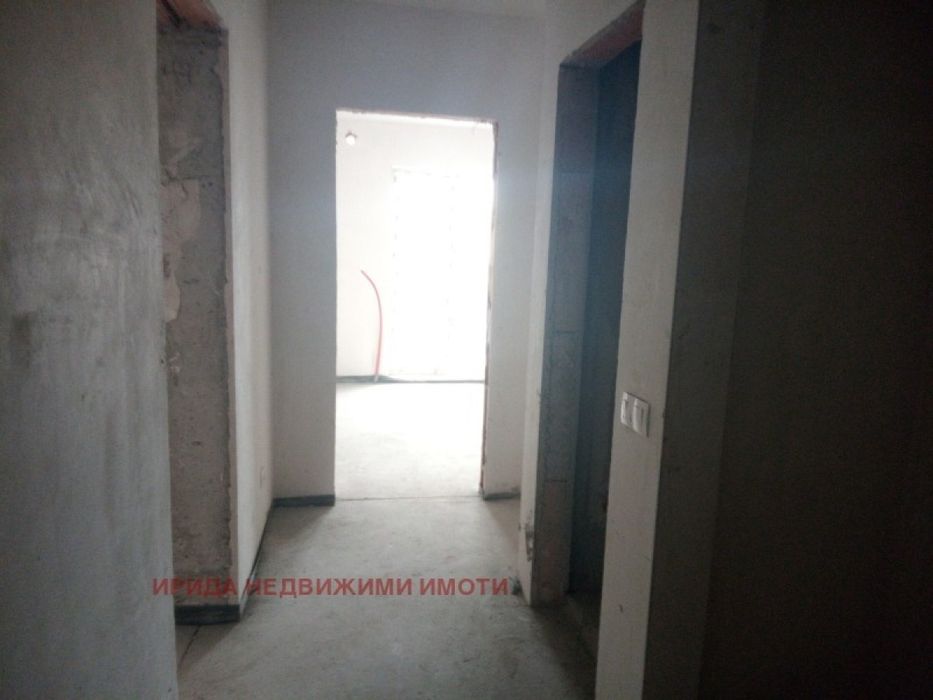 Тристаен апартамент в Бъкстон  с АКТ 16!