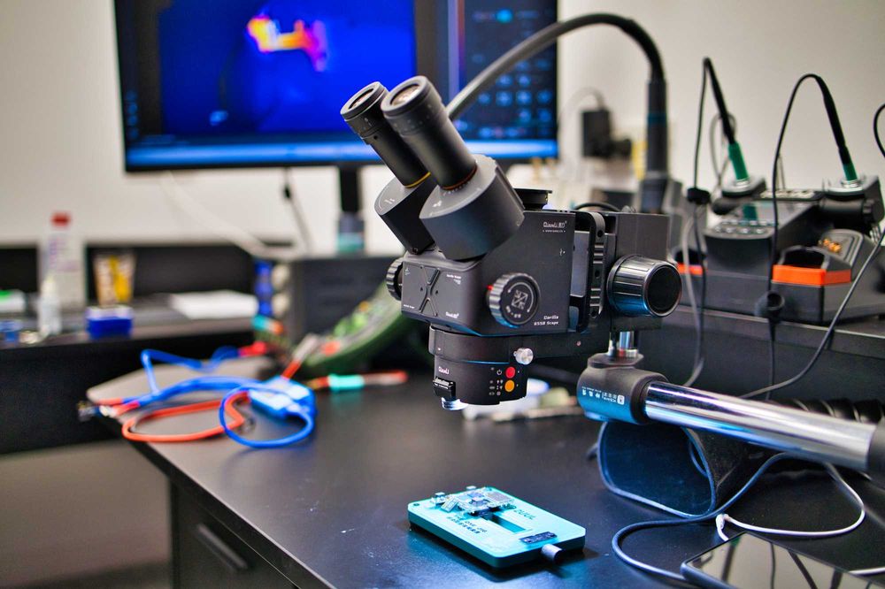 Reparatii placa baza Reparatie iPhone 16 iPhone 16 Pro / Max