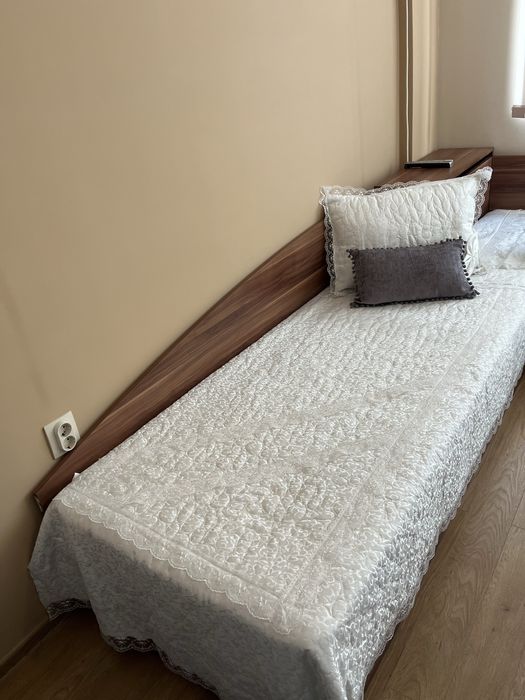 Две ъглови легла с ракла и двукрилен гардероб