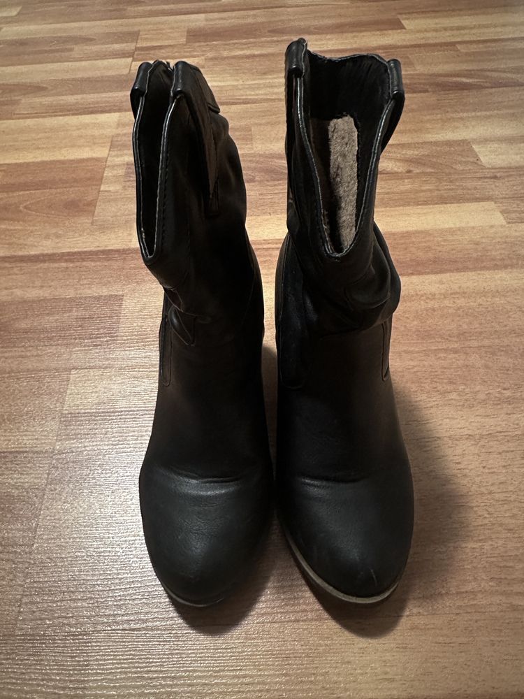 Botine cu toc, negru, cu blanita in interior, 38, ca noi