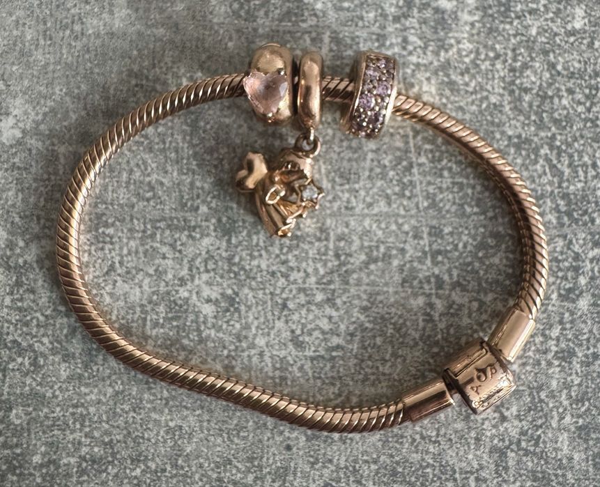 Гривна Пандора с 3 талисмани Rose Gold