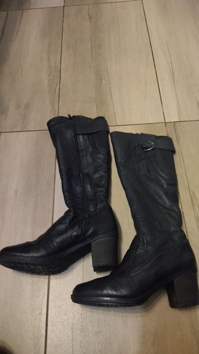 Дамски ботуши обувани няколко пъти!Естествена кожа, топли и удобни !