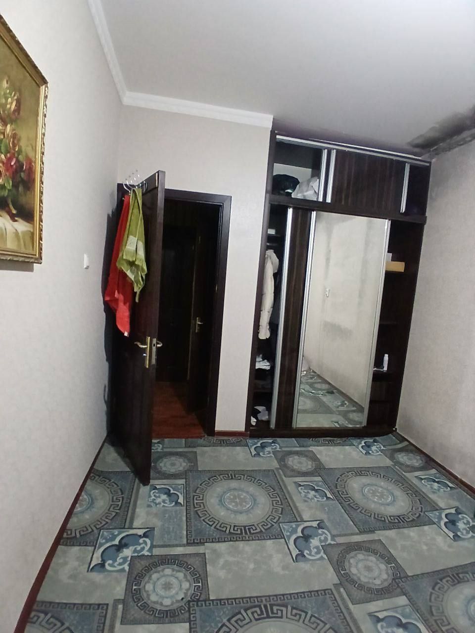 Продается  2/9/9 Чорсу балкон 1×7,  58 квм
