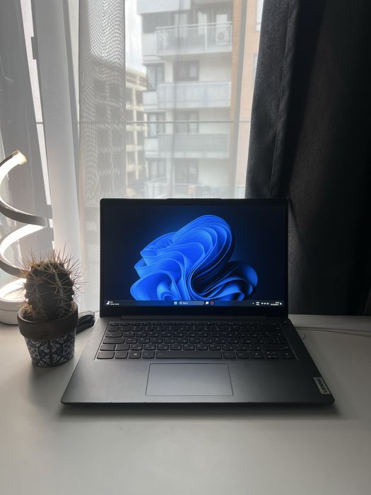 Лаптоп Lenovo IdeaPad 3