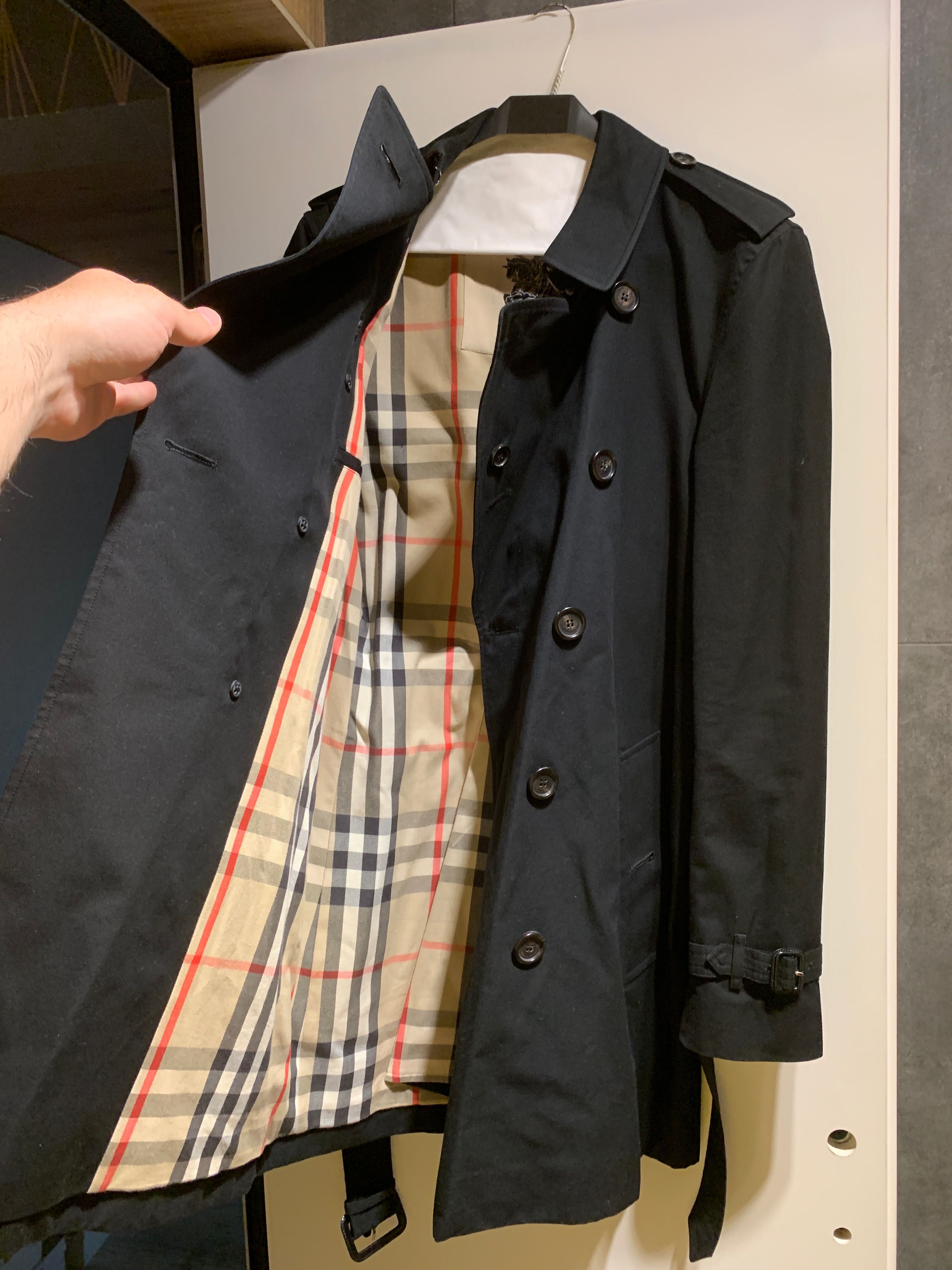 Trench burberry original. Trimit si in tara.