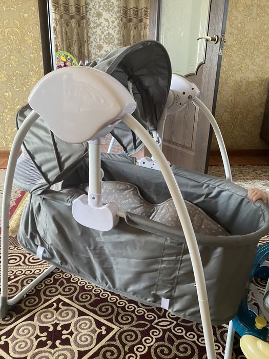 Продам электрическую качелю для малыша