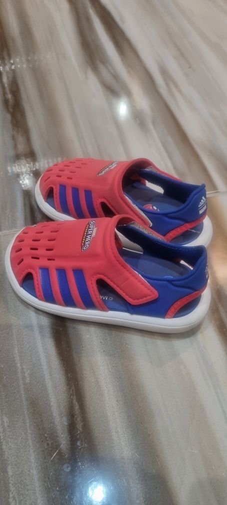 Оригинални Детски сандали и маратонки Adidas номер 25