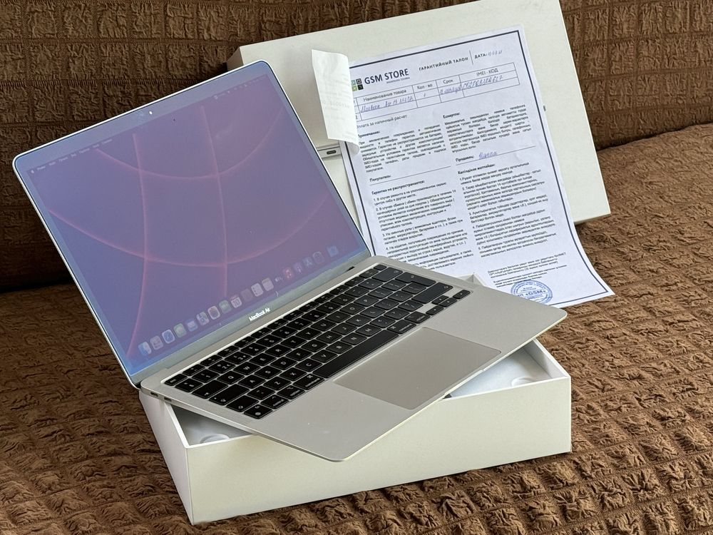 Новый Apple MacBook Air M1 2022 EAC\SSD256GB\OZU8GB\Серебро сост идеал