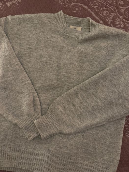 Пуловери-H&M и Bershka