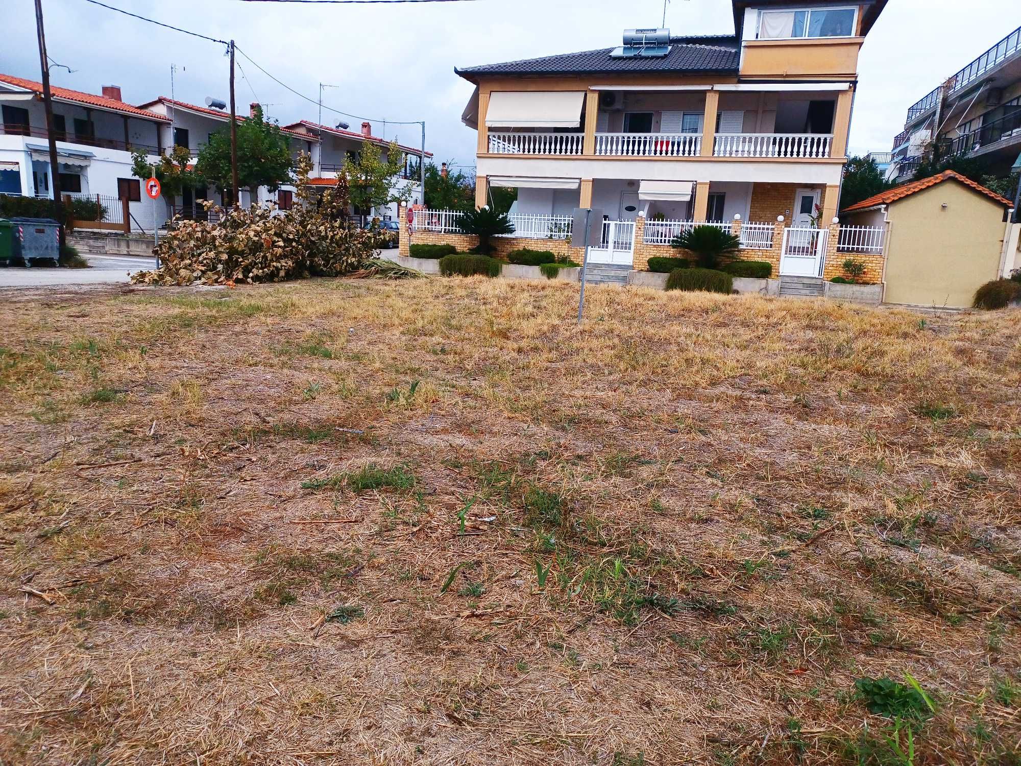 Продава парцел на втора линия с площ 500 м2 в Неа Врасна, Гърция
