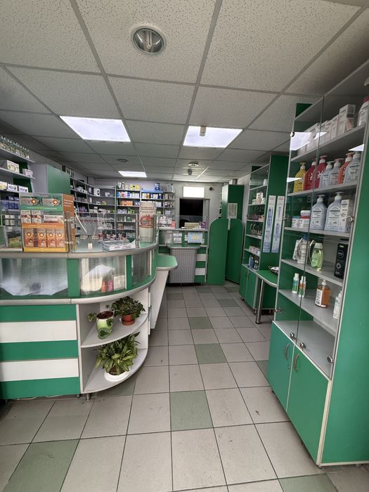 Mobilier complet farmacie – stare excelentă, gata de utilizare