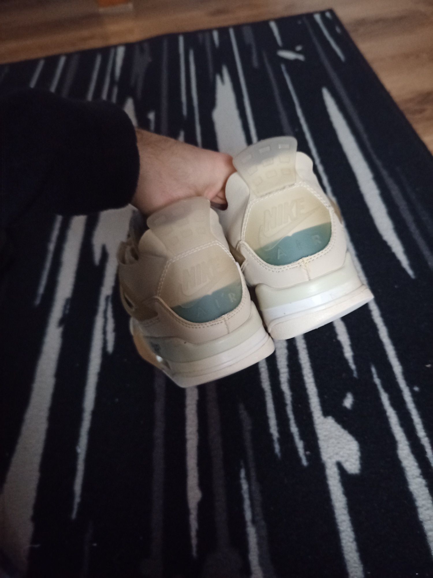 Jordan4 offwhite