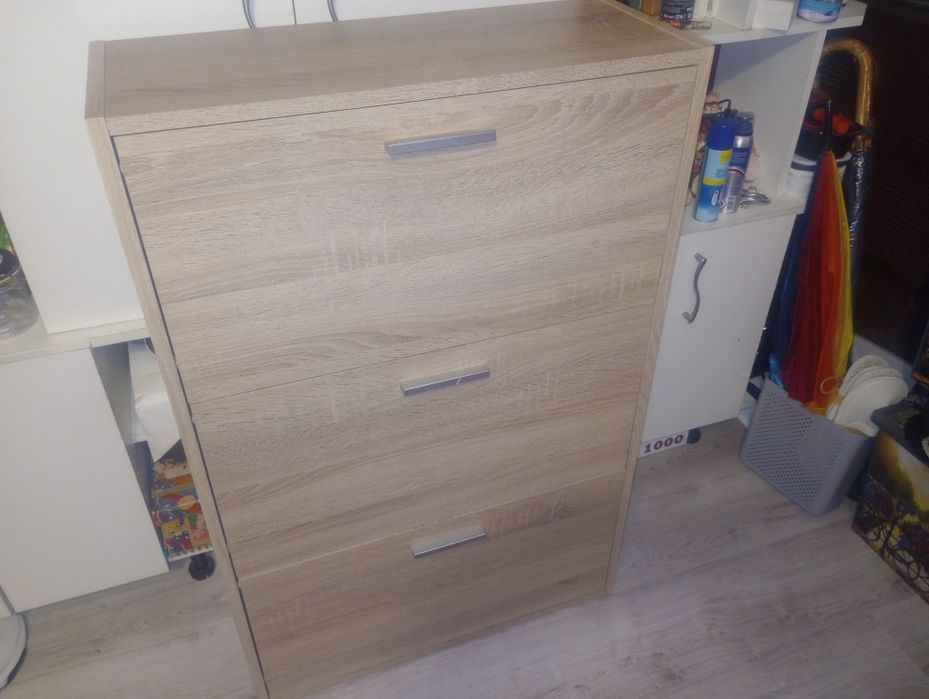 Pantofar, in stare excelentă, 100 cm h / 65 cm / 25 cm, 3 polițe