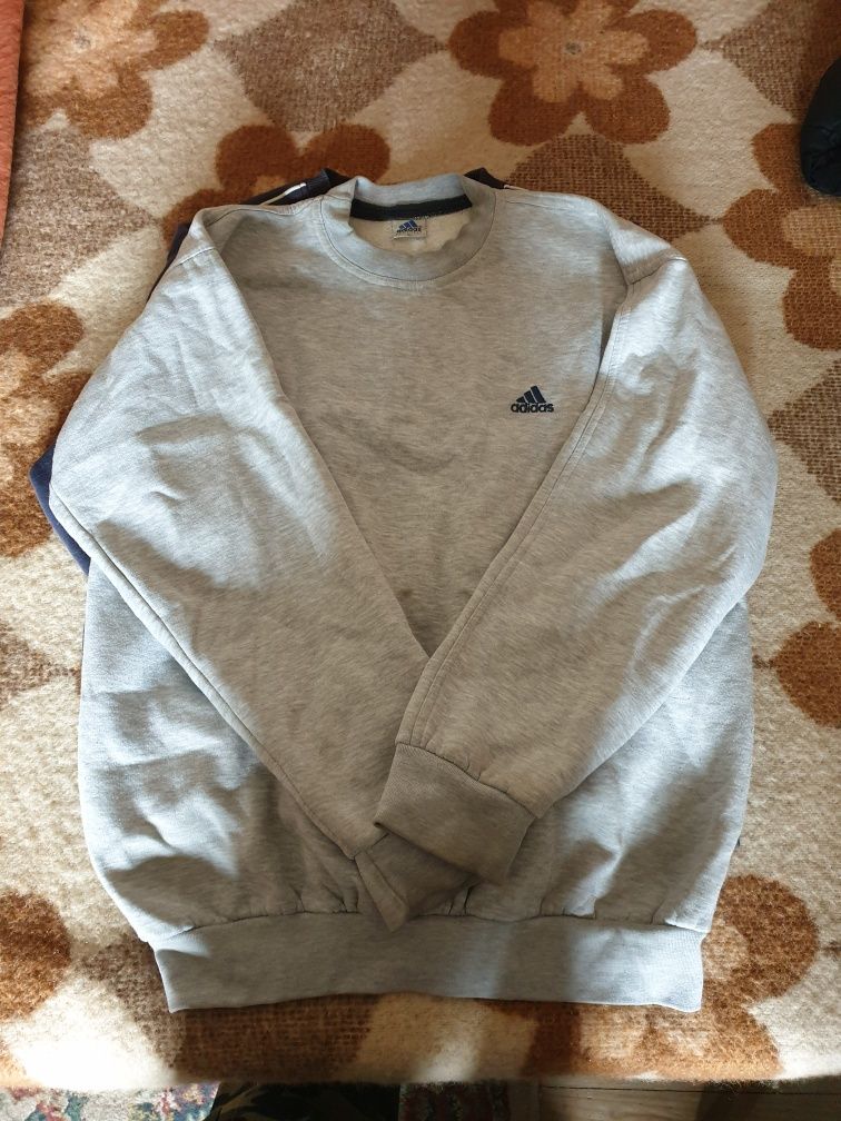 Flanele nike  ,adidas mărimea m si aia grie e xl