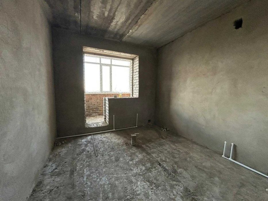 Продам 2х комн кв Батыс черновая