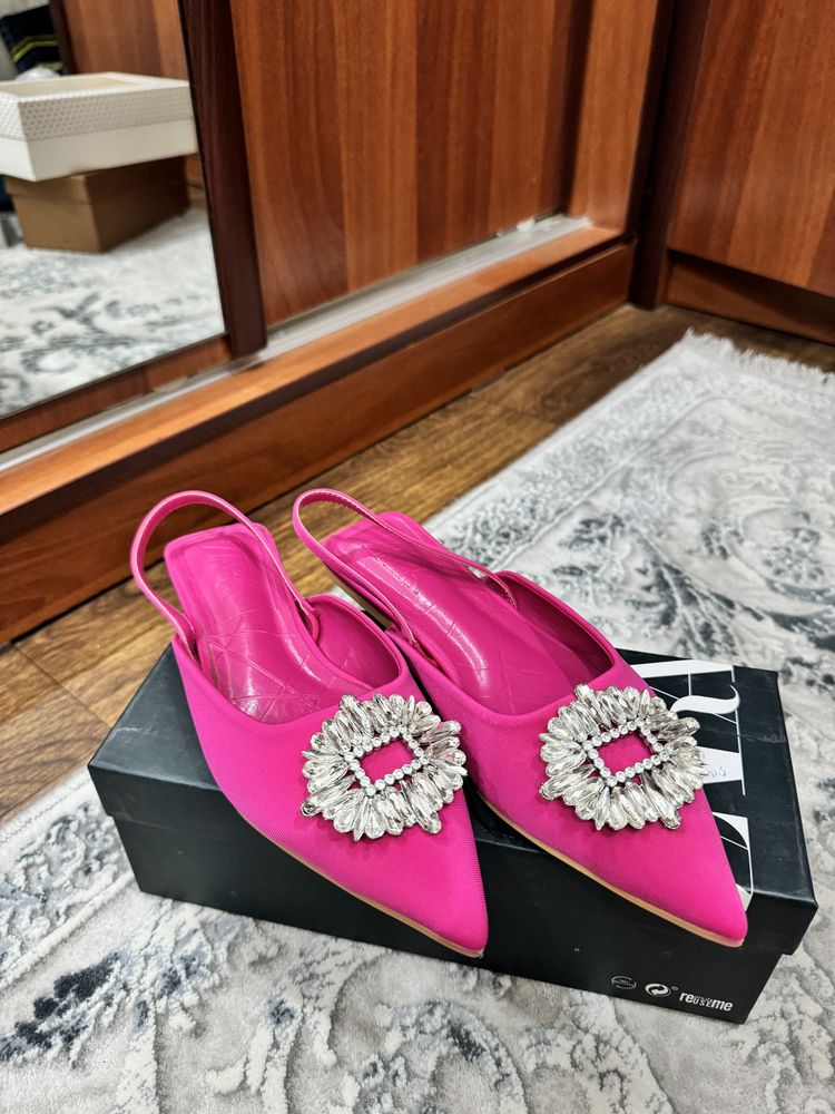 ZARA яркие босоножки