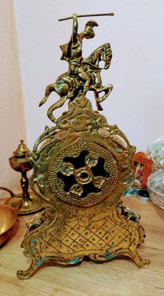 Старинен бароков часовник