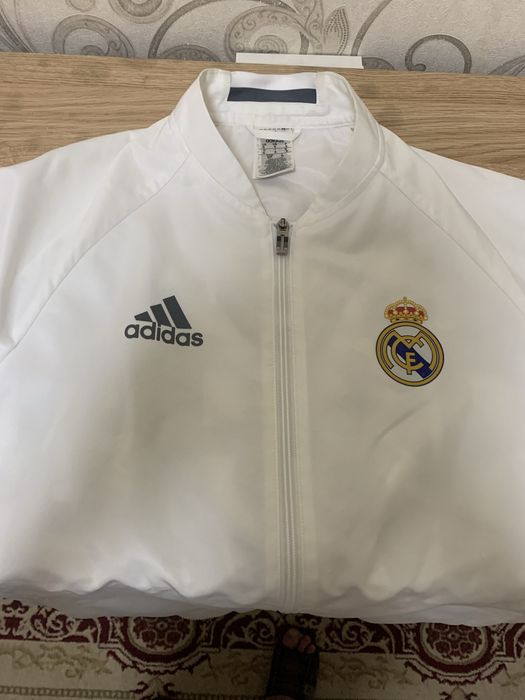 Продам мужскую ветровку Real Madrid Оригинал!