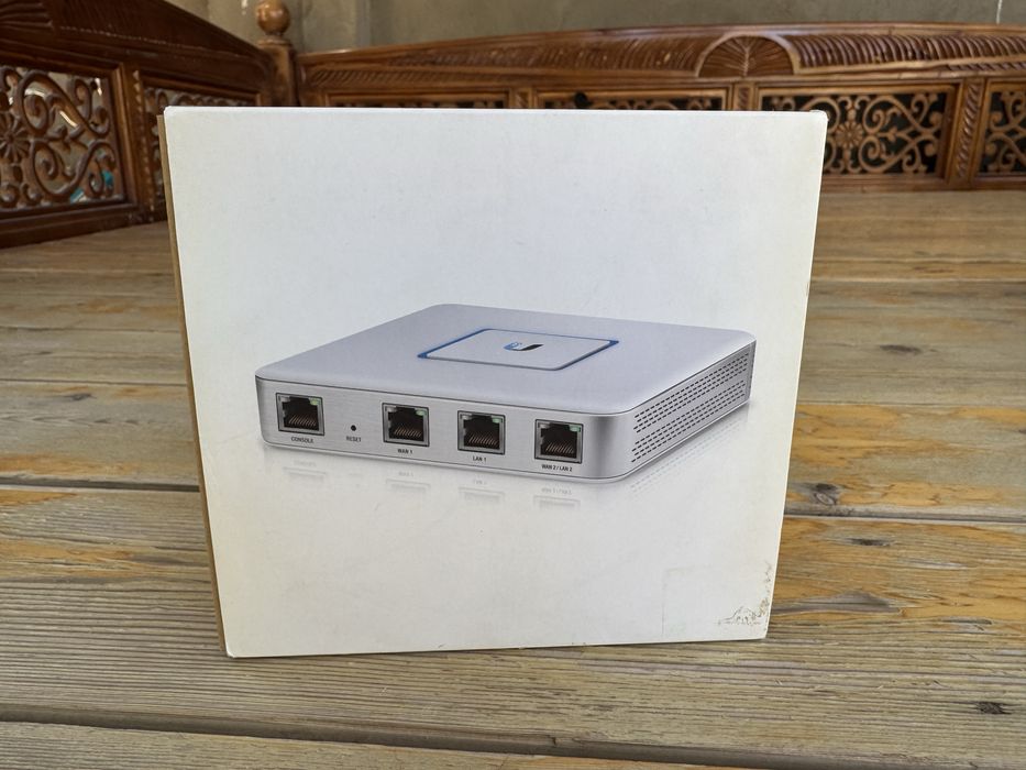 Маршрутизатор Ubiquiti UniFi Security Gateway USG