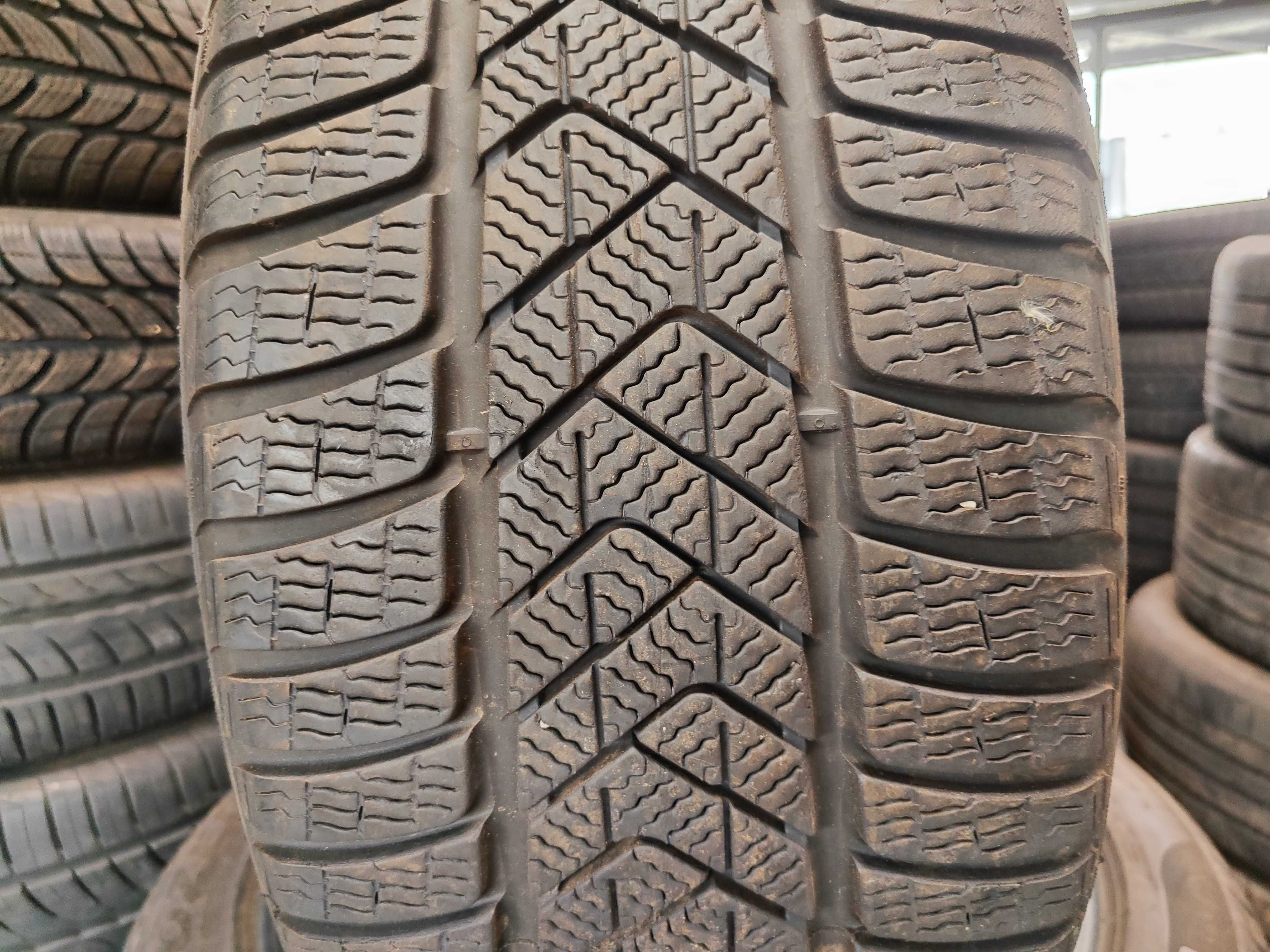 2бр. зимни гуми 235/45/18 Pirelli