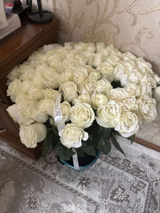 Букет цветов белые розы