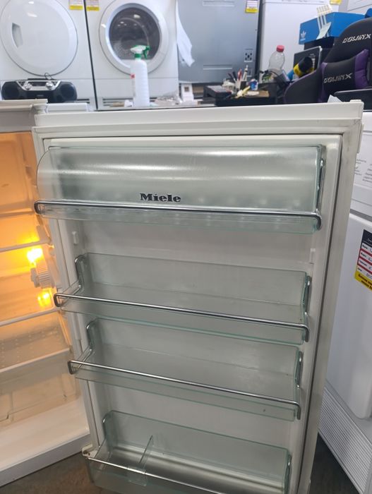 Хладилник за вграждане MIELE