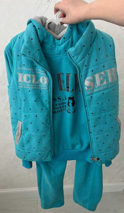 Продаётся утеплённый спортивный костюм