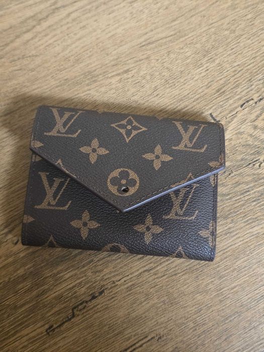 Loius Vuitton оригинално дамско портмоне