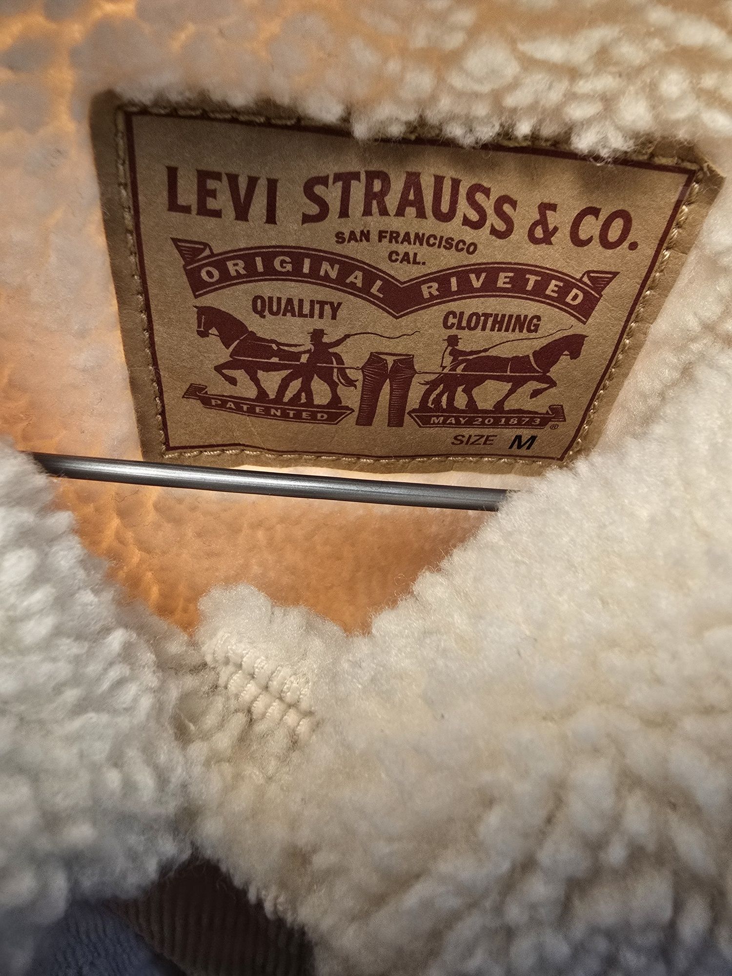 Geaca iarna Levi'S Strauss captusita, roz pal, marimea m(merge si s )
