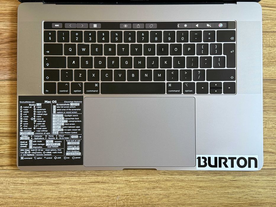 MacBook Pro 15 2019`Core i7-9750H/16GB RAM/512GB SSD/AMD Pro 560X-4GB