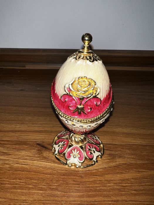 Ou faberger caseta bijuterii