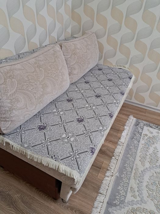 Диван, 2 креслосымен угольнигы бар , астары түгел ашылады