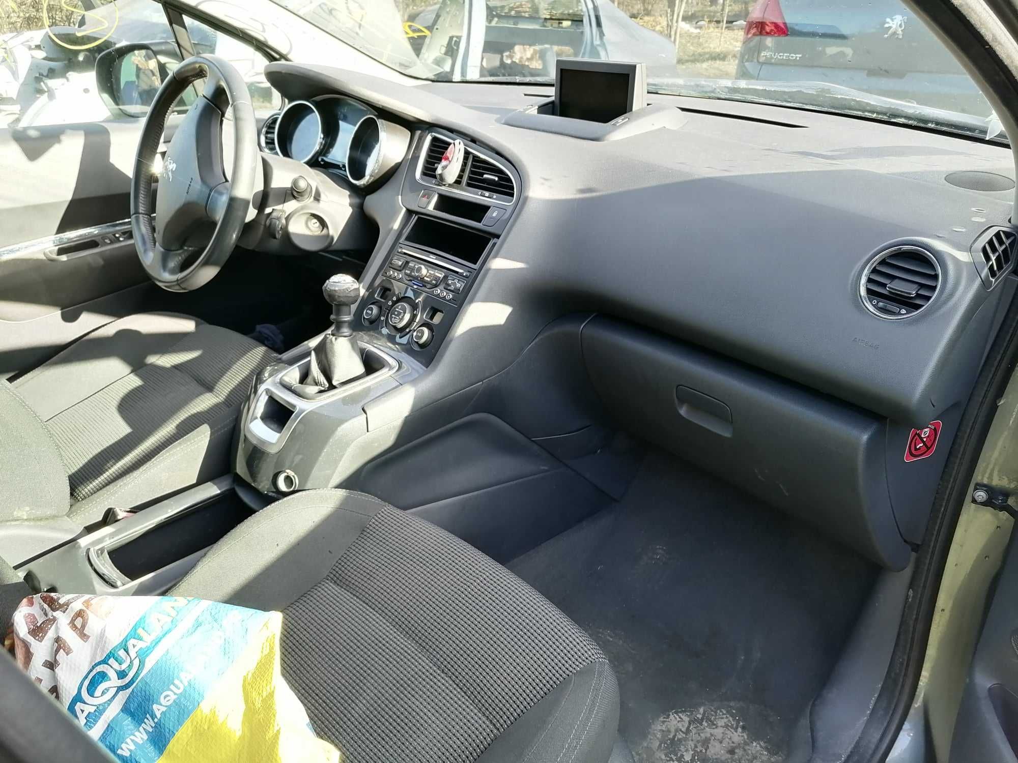 Арматурно табло и airbag за Peugeot 5008