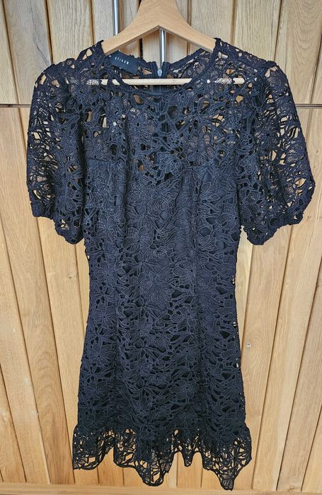 Рокля с плетена дантела марка Mohito размер 40 нова
