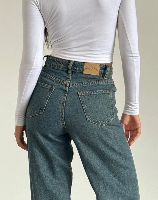 Parallel jeans in brown and blue acid