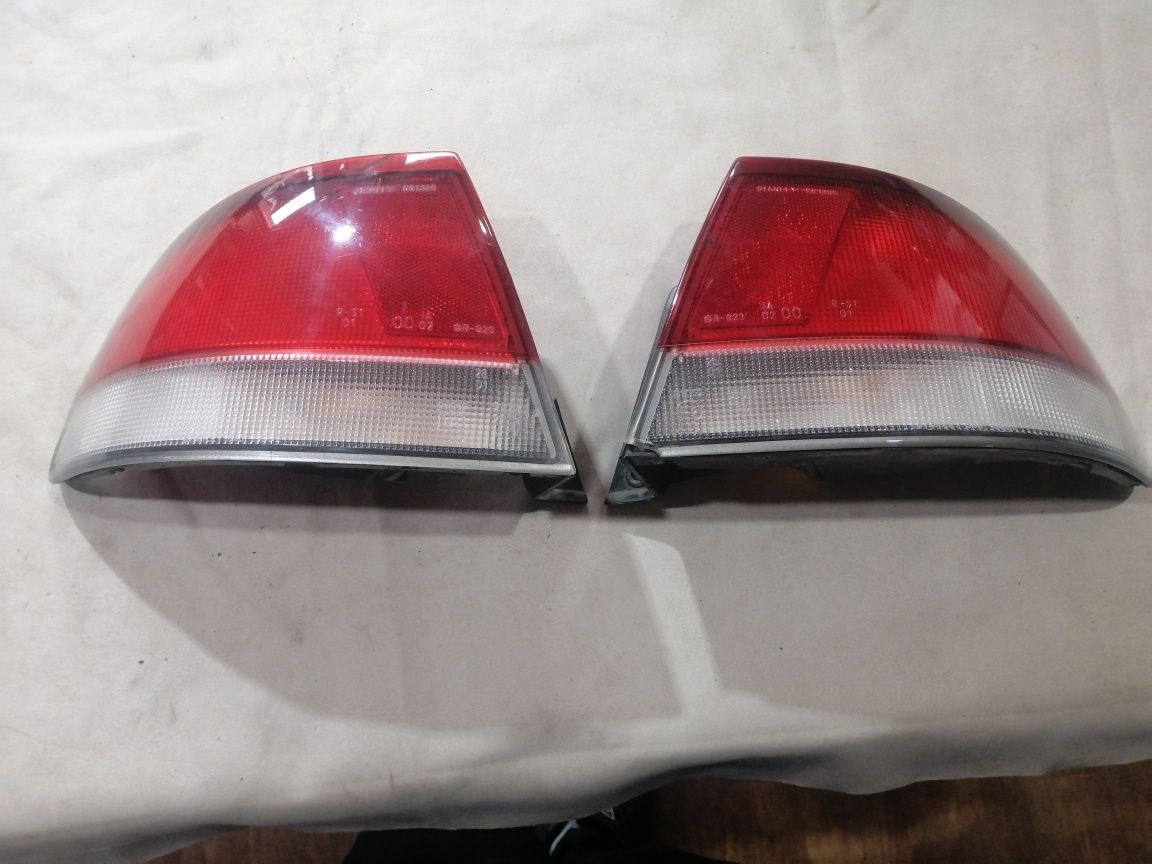 Задние фонари для Mazda Cronos