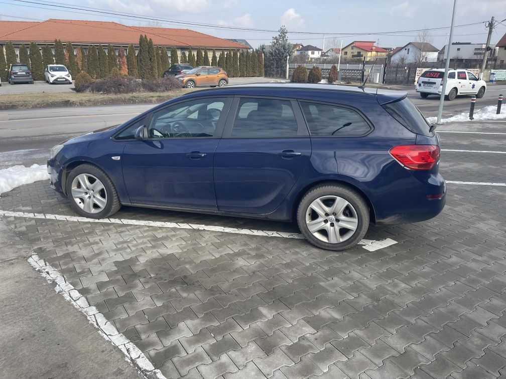 Opel Astra j2011