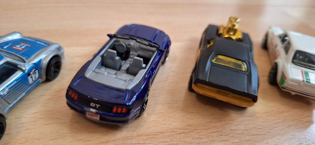 Machete 1:64 set Aston Martin, Porsche, Honda Civic, Mustang, Escort