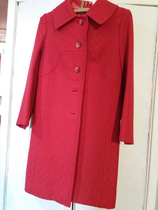 Продам пальто разм44 красивого фасона и хорошего качнства. Новое