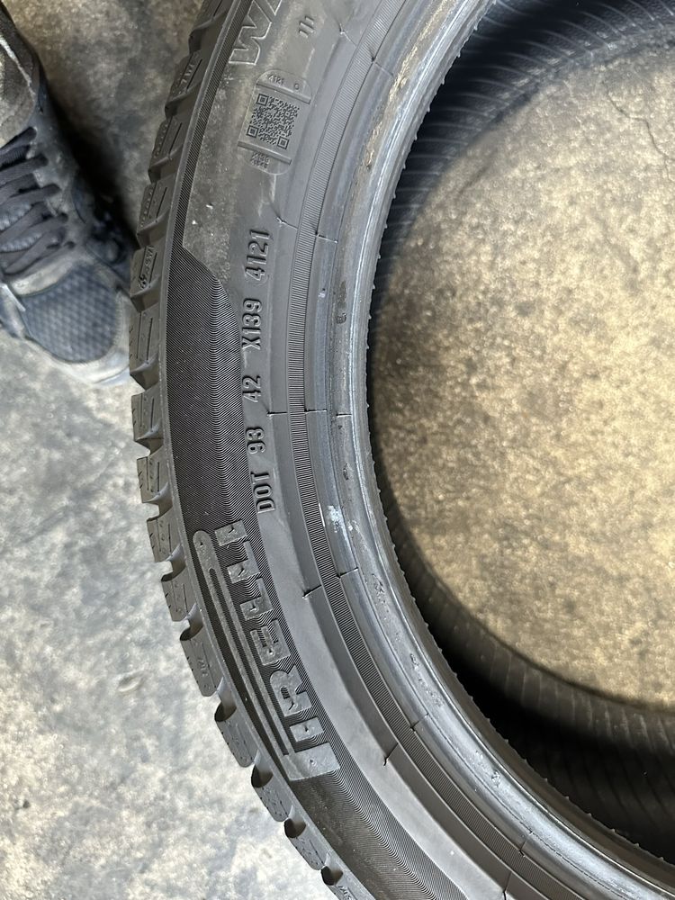 255/40/19 pirelli RSC