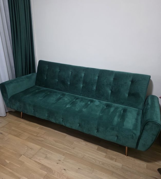 Vand canapea in stare foarte buna