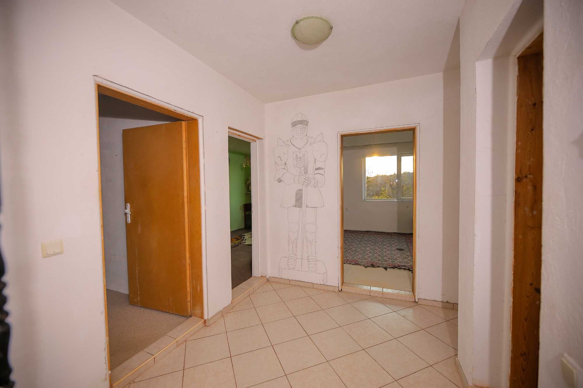 Продава се ТРИЕТАЖНА КЪЩА с панорама до гр. Варна и гр.Добрич