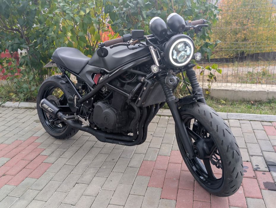 Suzuki gsf400 cafe racer